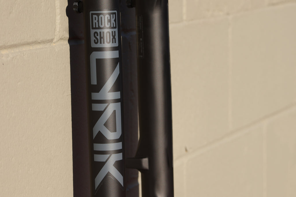OVERSTOCK:  2025 Rockshox Lyrik Base 29" - 150mm - 44mm offset